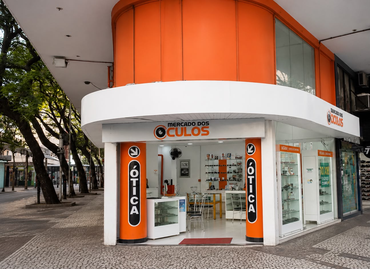 Fachada da loja Mercado dos Óculos com vitrines de armações